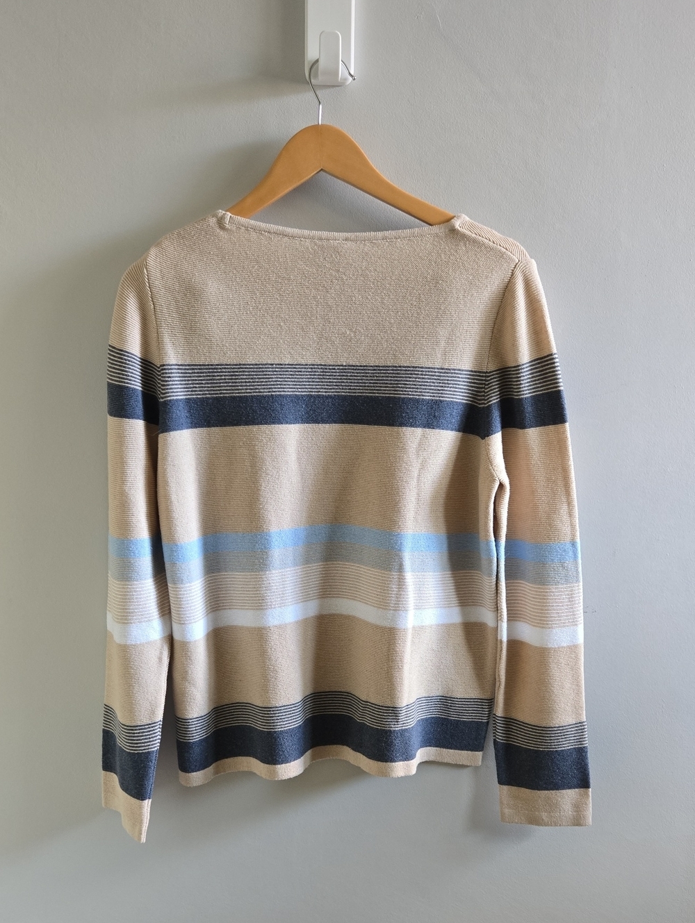 NWT Reloved By Skovhuus Tan and Blue Striped Lightweight Sweater Size Medium - Picture 3 of 7